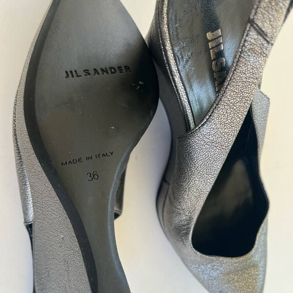 JIL SANDER Leather Silver Slingback Pumps
Women's Size: 6 | IT 36 - Picture 3 of 6